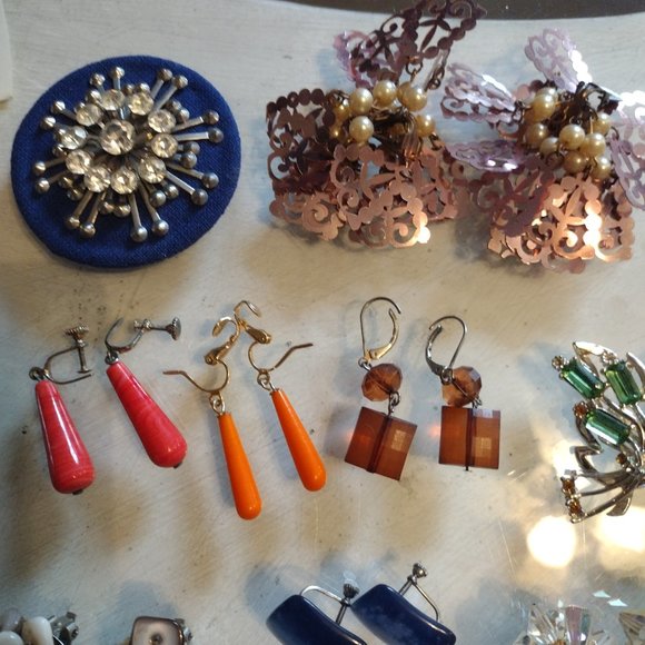 Vintage Costume jewelry earrings lot of 27 pairs - Picture 2 of 8